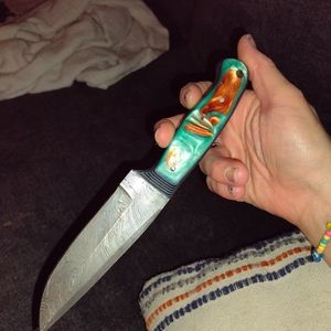 9" skinner knife with 5" damascus blade and epoxy handle